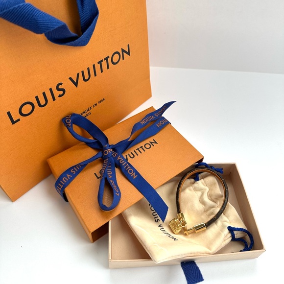 Louis Vuitton Bracelet With Alma Charm. - Picture 13 of 13